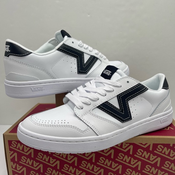 Vans WMNS White and Black Shoes Lowland 2.0
White/Black
VN000D6RYB2 Sneakers - Picture 10 of 16